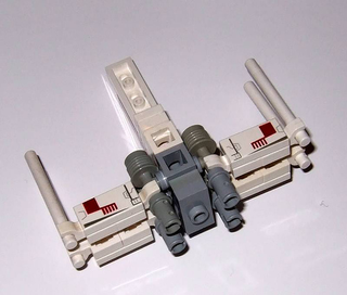 Illustration for article titled Using Hundreds of LEGO Star Wars Mini-Spaceships to Create Huge Battles